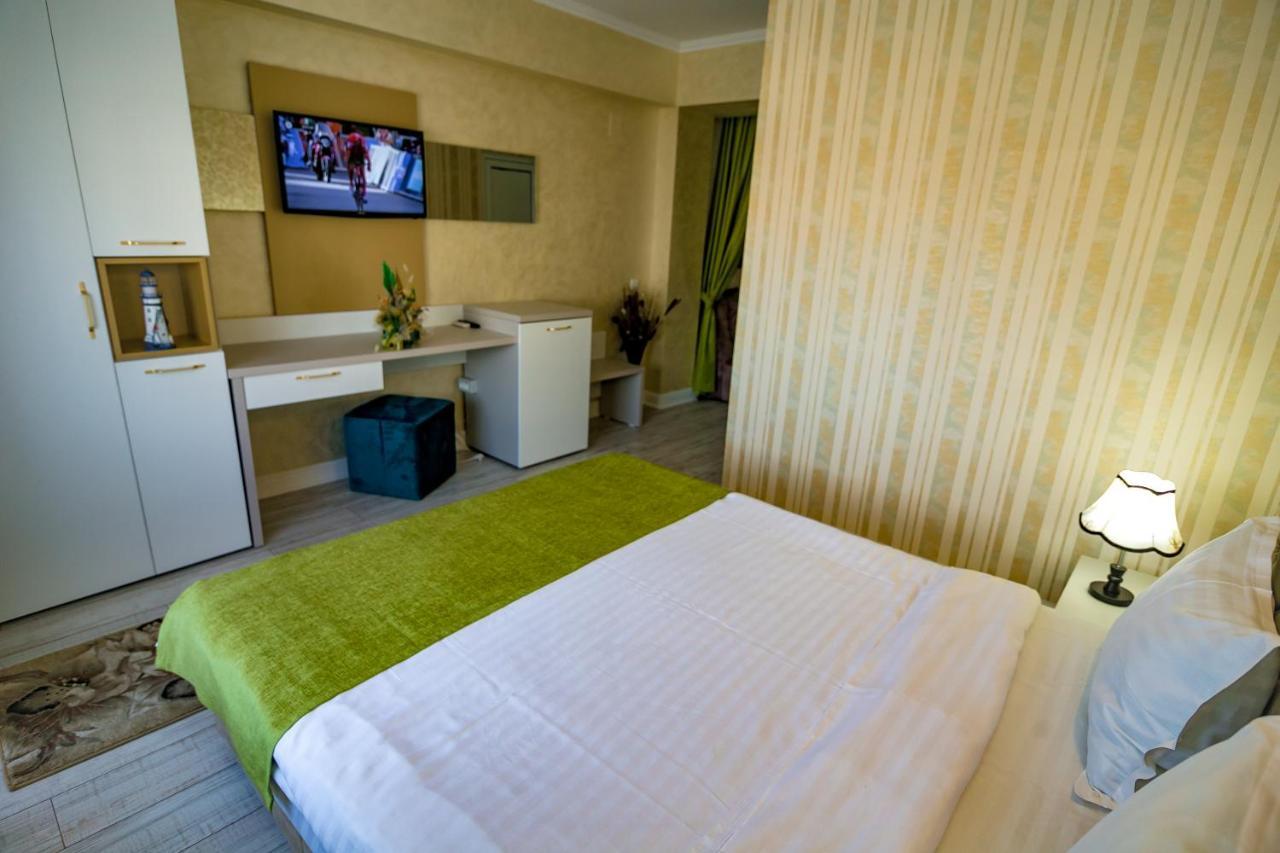 Floare De Iris Hotel Vama Veche Luaran gambar